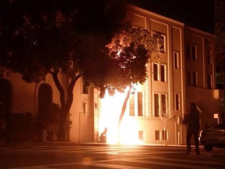 Camera quan sát ghi hình cảnh đốt phá đại sứ quán TQ 